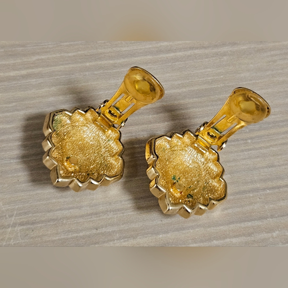 Christian Dior Vintage Oval Faux Pearl Rhinestone Gold Tone Clip On Earrings - Picture 5 of 9